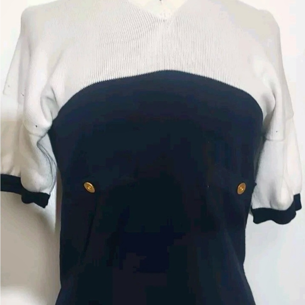 CHANEL 100% COTTON KNIT TOP.  MADE IN SCOTLAND SIZE M